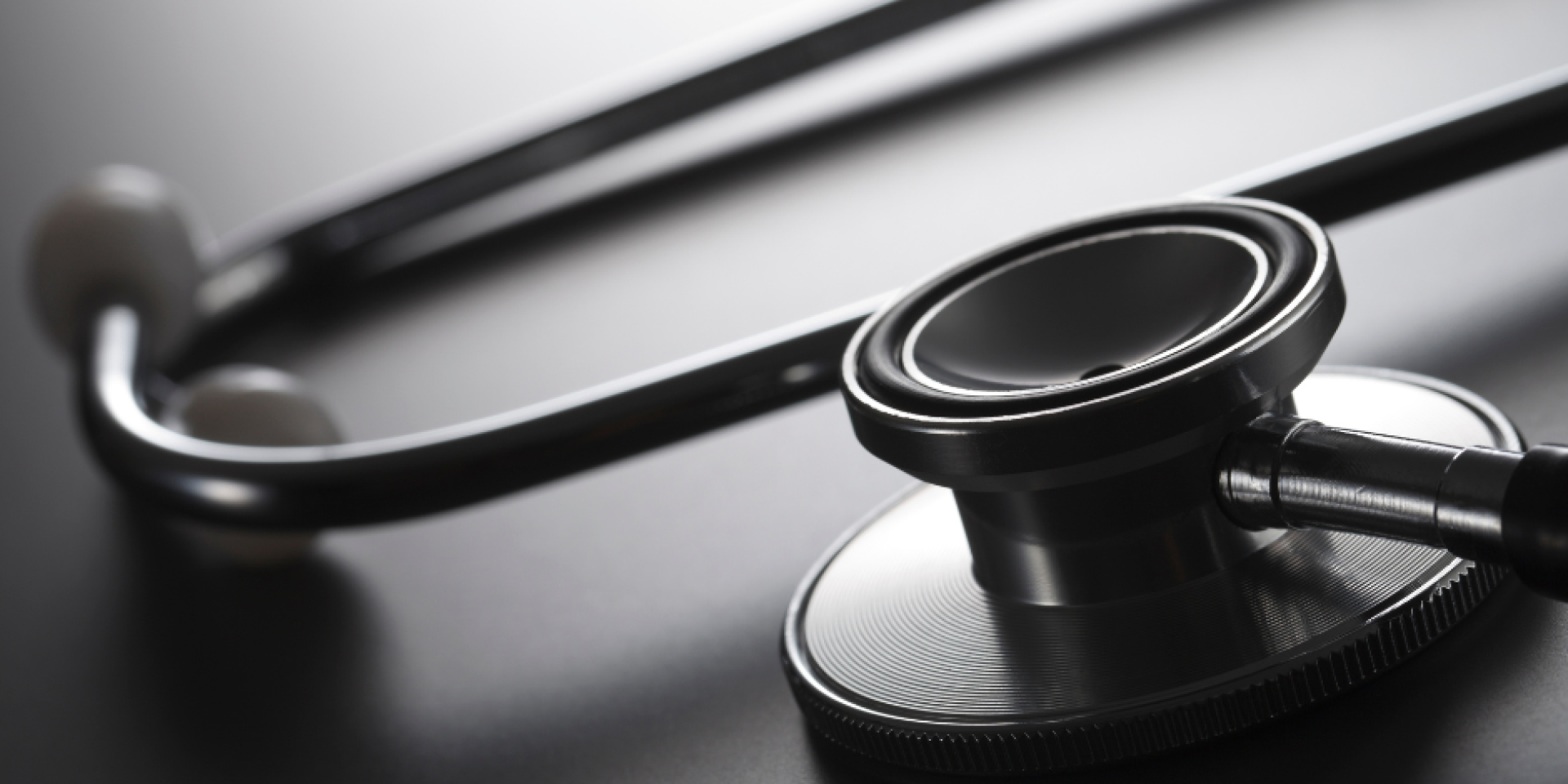 Black and white photo of a stethoscope